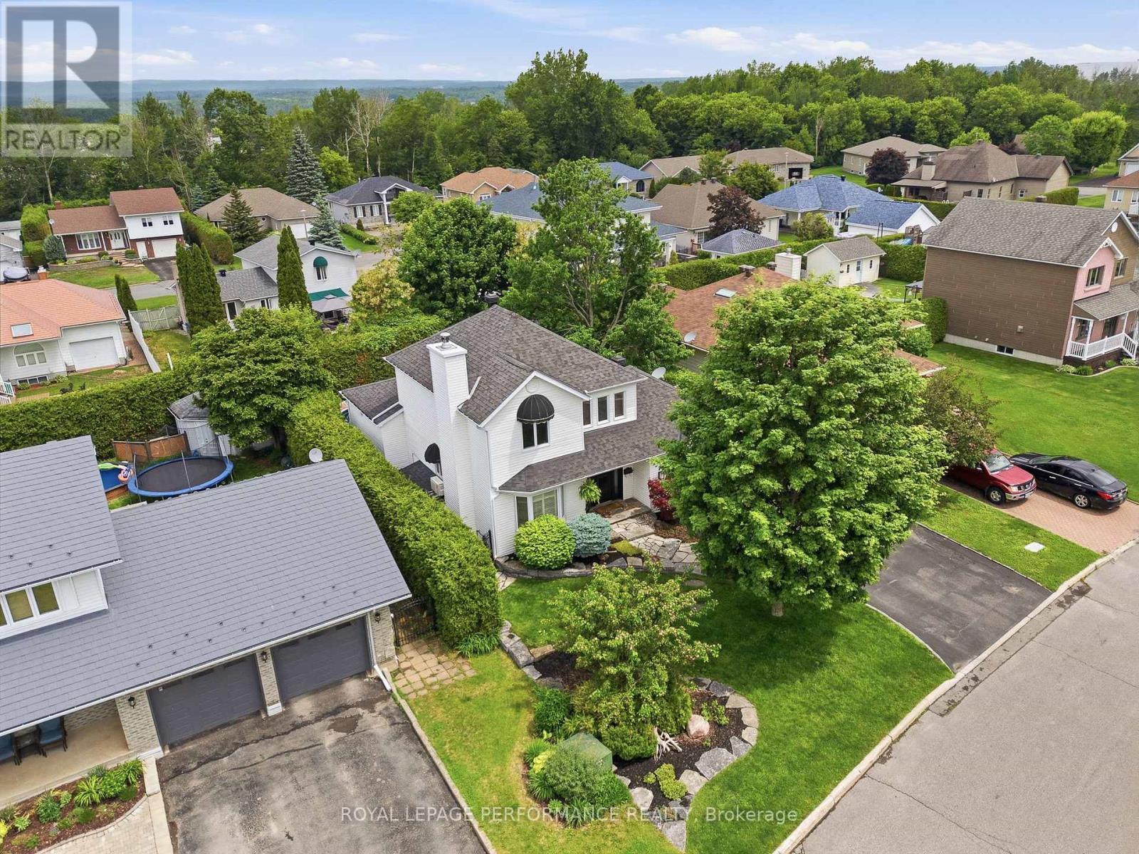 905 ROYAL AVENUE - 40