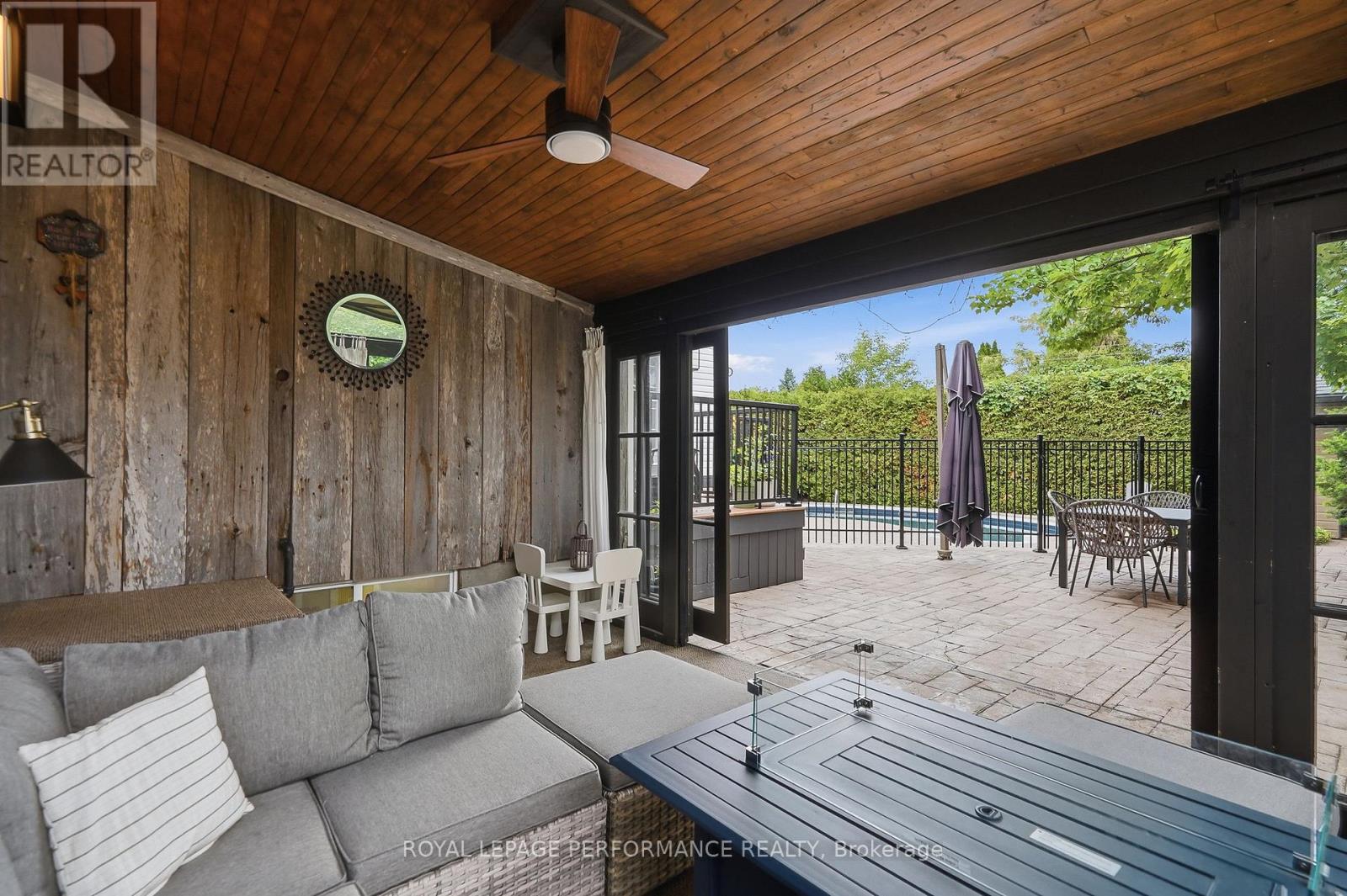 905 ROYAL AVENUE - 31