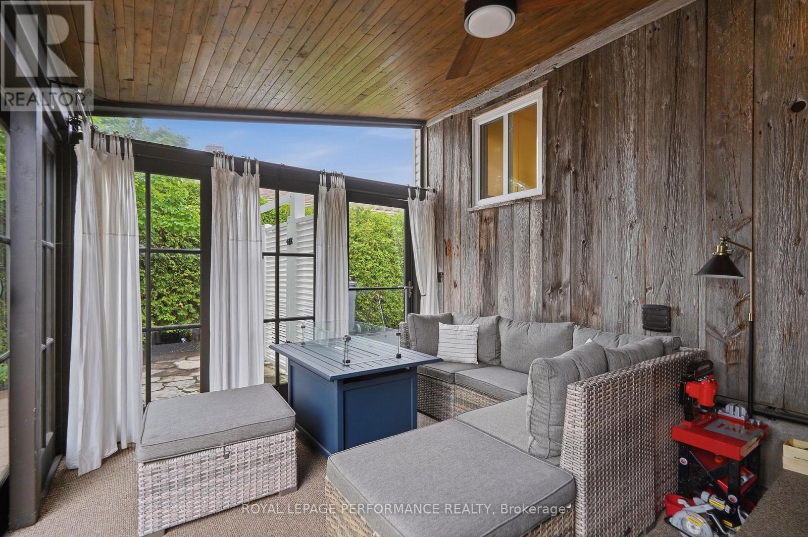 905 ROYAL AVENUE - 30