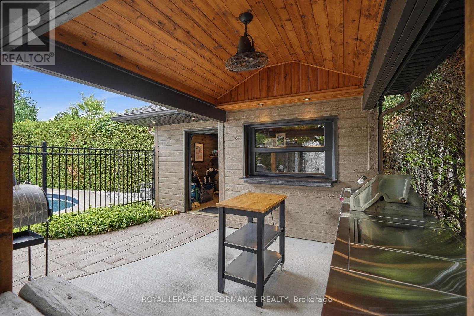 905 ROYAL AVENUE - 34
