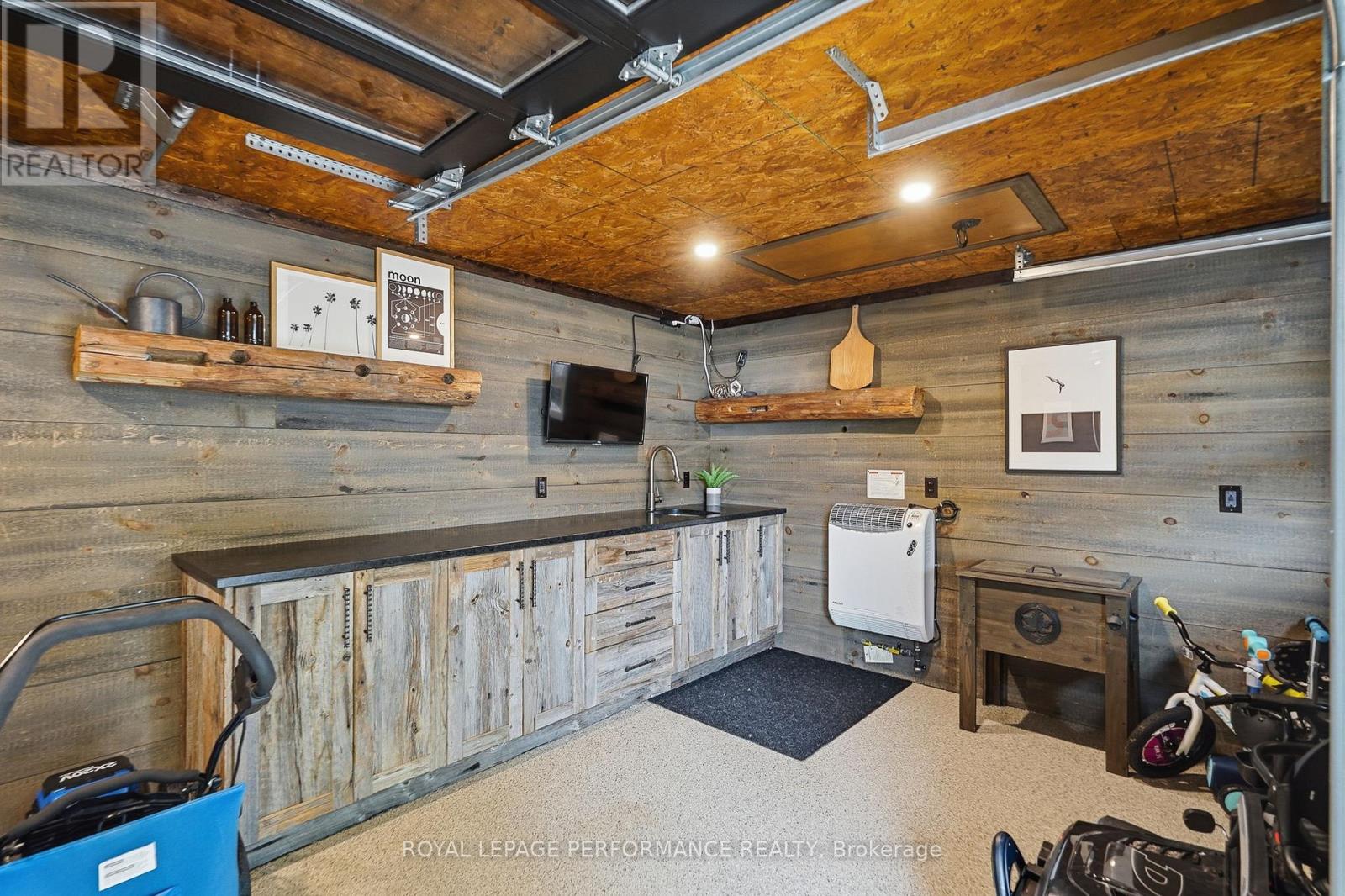 905 ROYAL AVENUE - 37