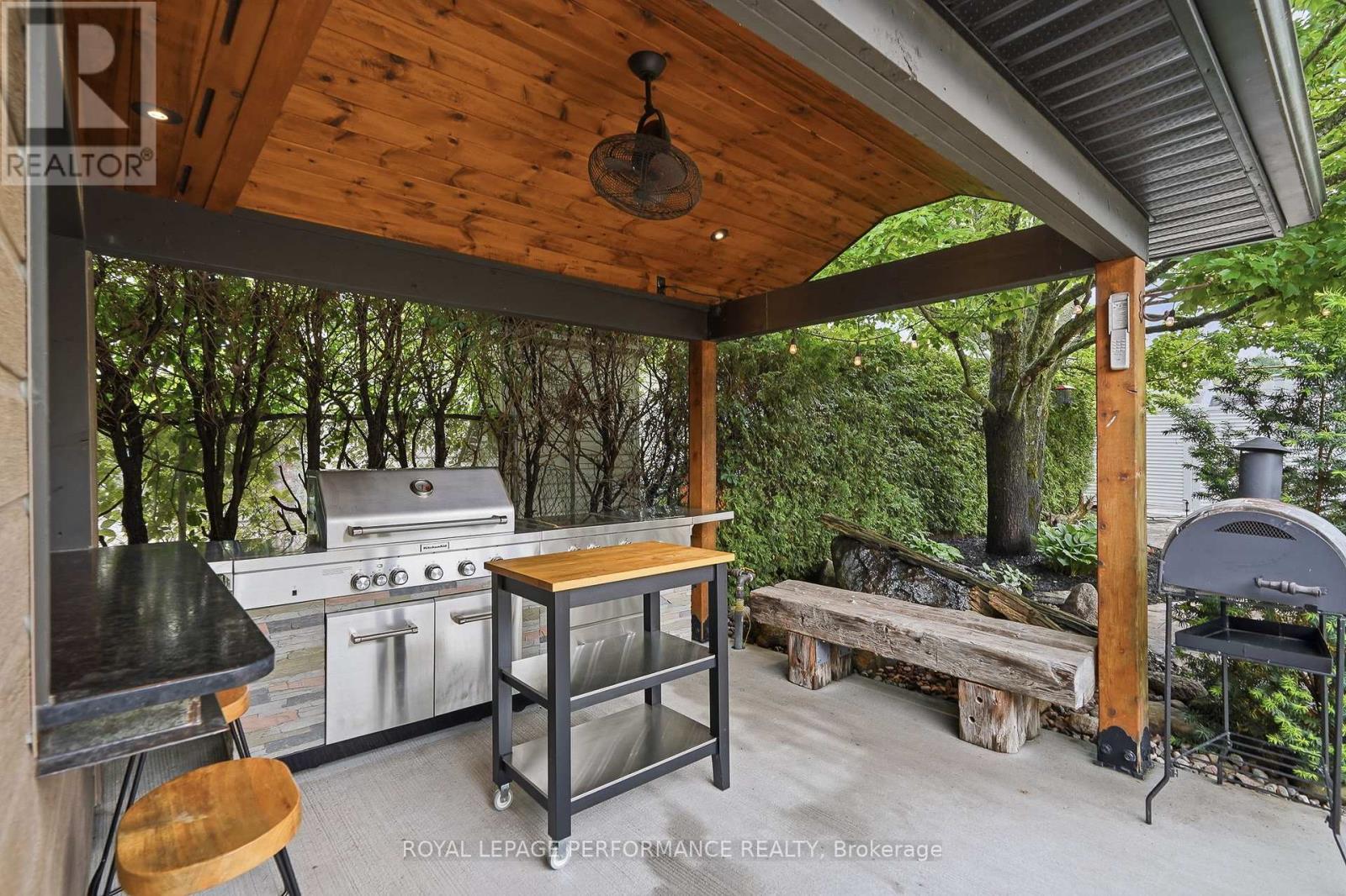 905 ROYAL AVENUE - 36