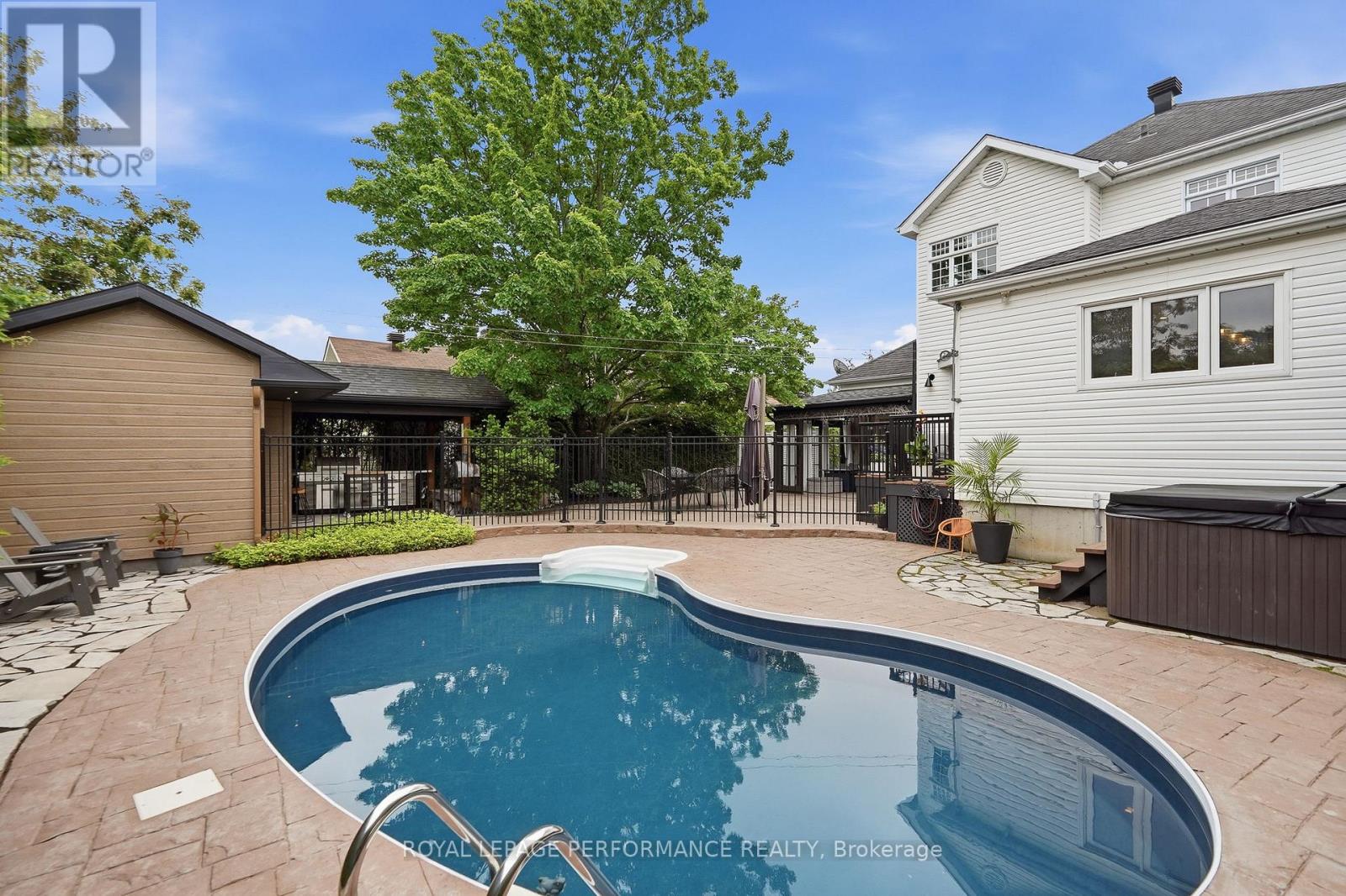 905 ROYAL AVENUE - 33