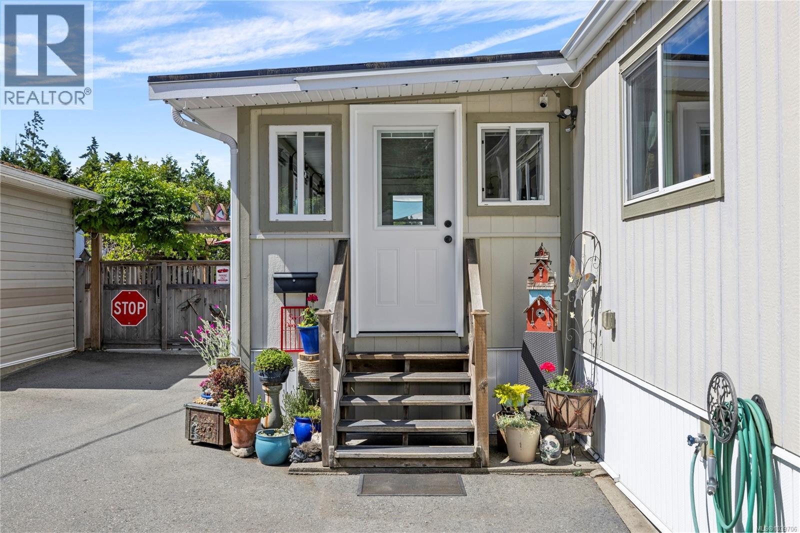 #2 1572 Seabird Rd - 4