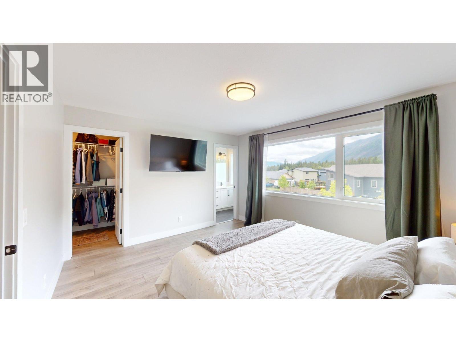 1307 Cherrywood Boulevard, Sparwood