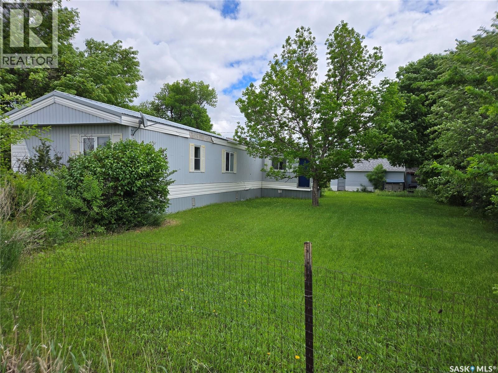 212 Railway AVENUE N - 4