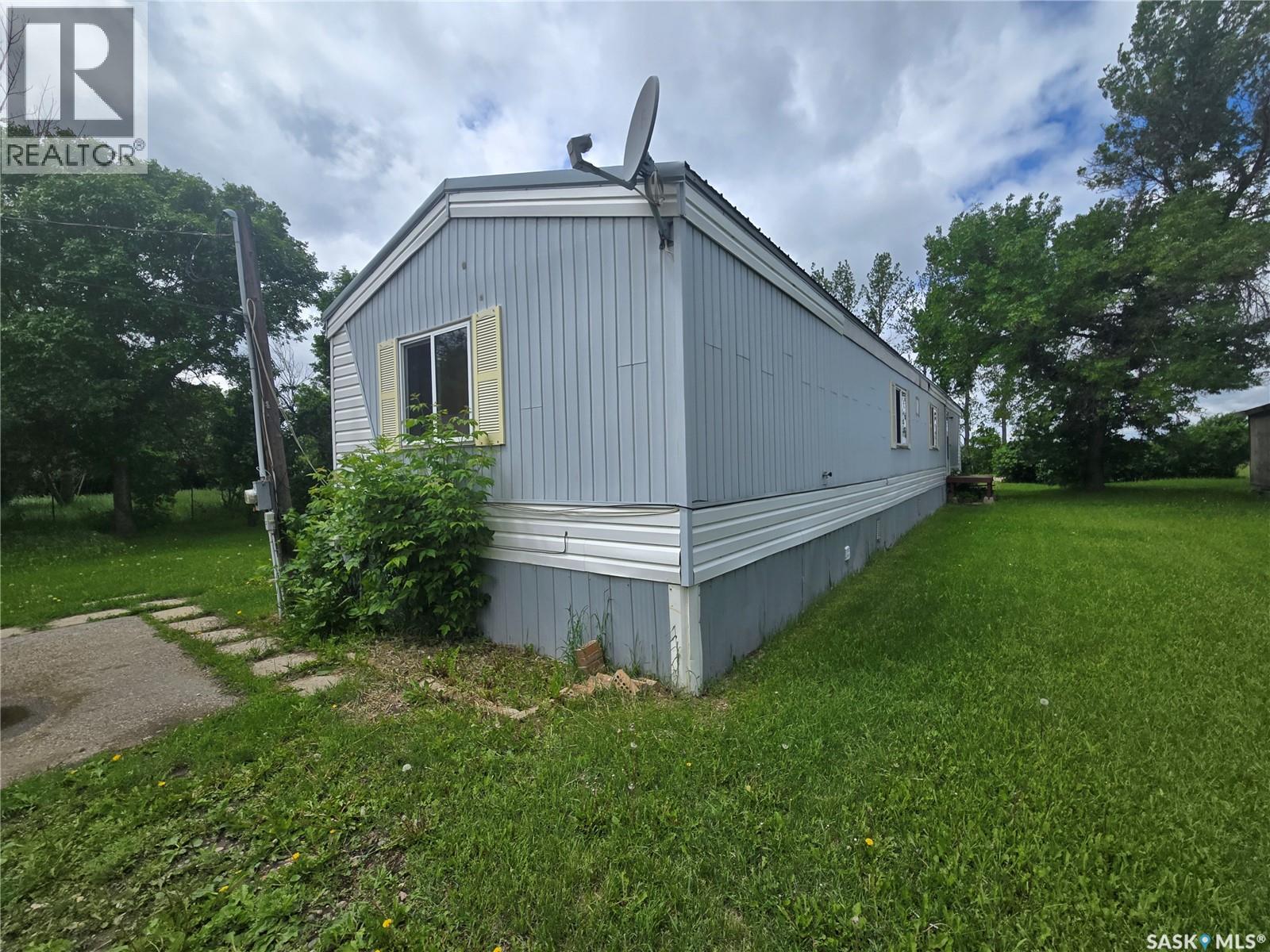 212 Railway AVENUE N - 2