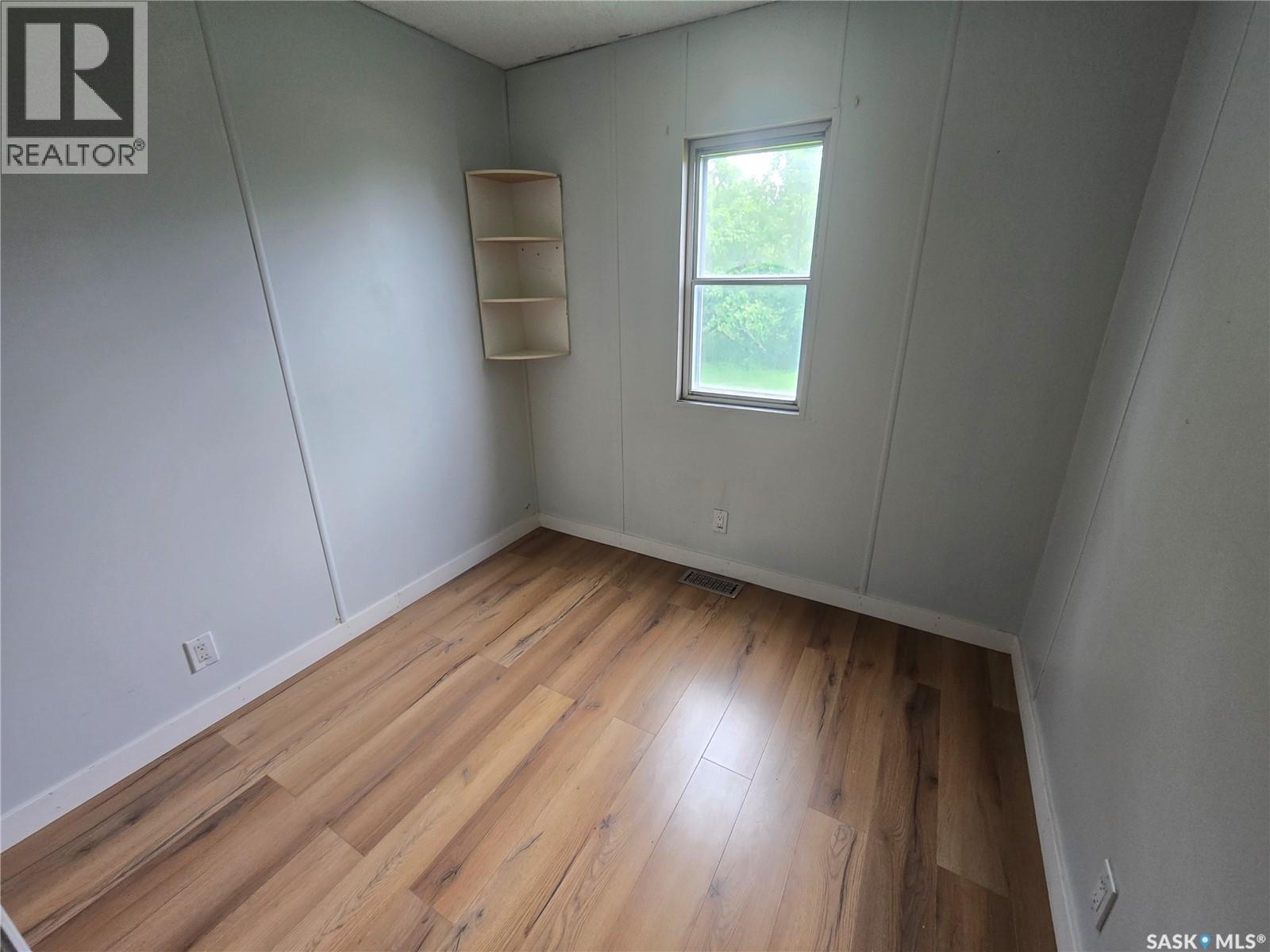 212 Railway AVENUE N - 14