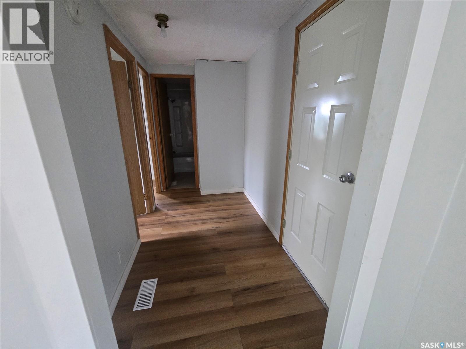 212 Railway AVENUE N - 13
