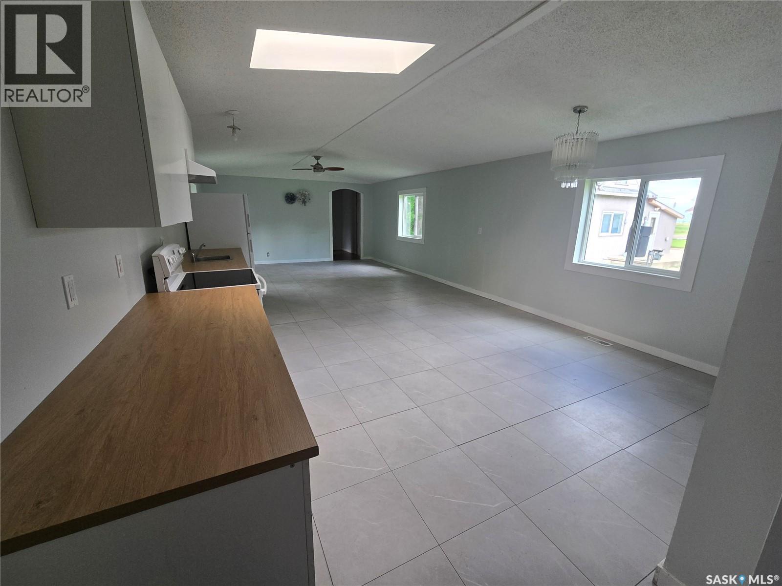 212 Railway AVENUE N - 9