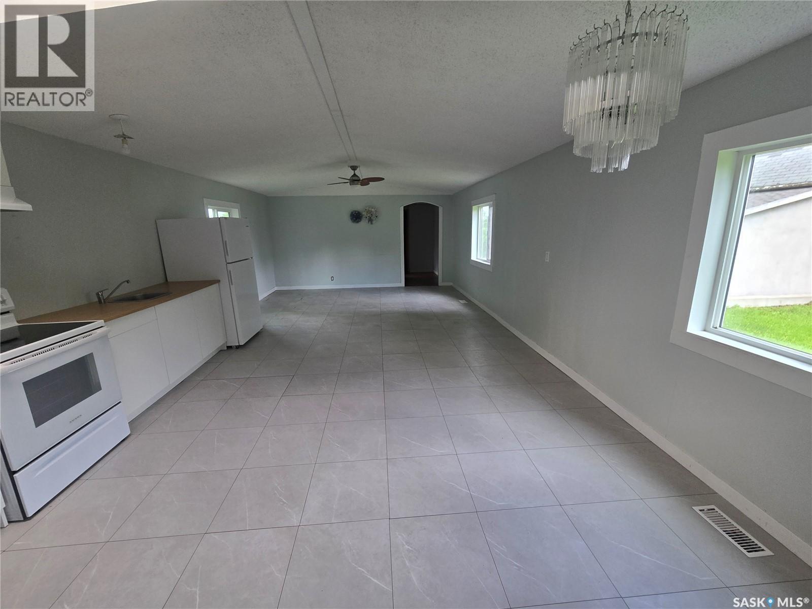 212 Railway AVENUE N - 10