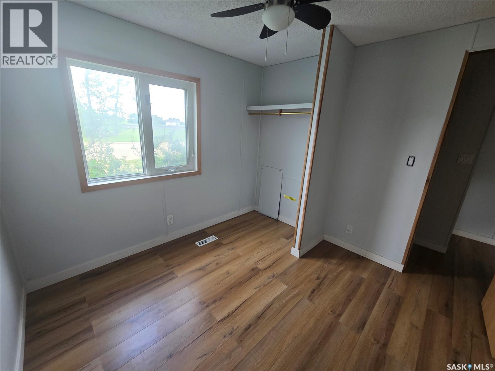 212 Railway AVENUE N - 17