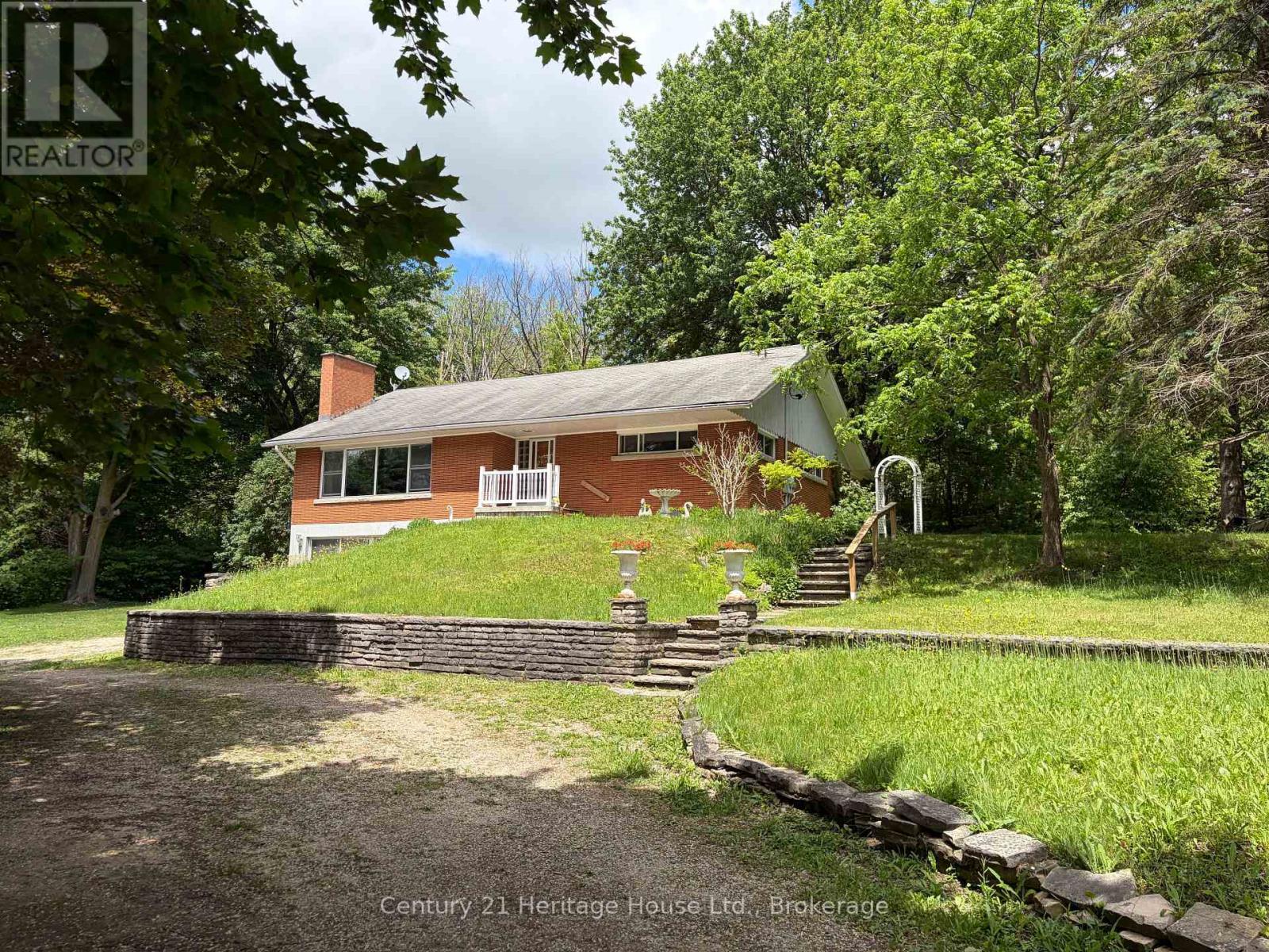 252 DURHAM ROAD W - 1