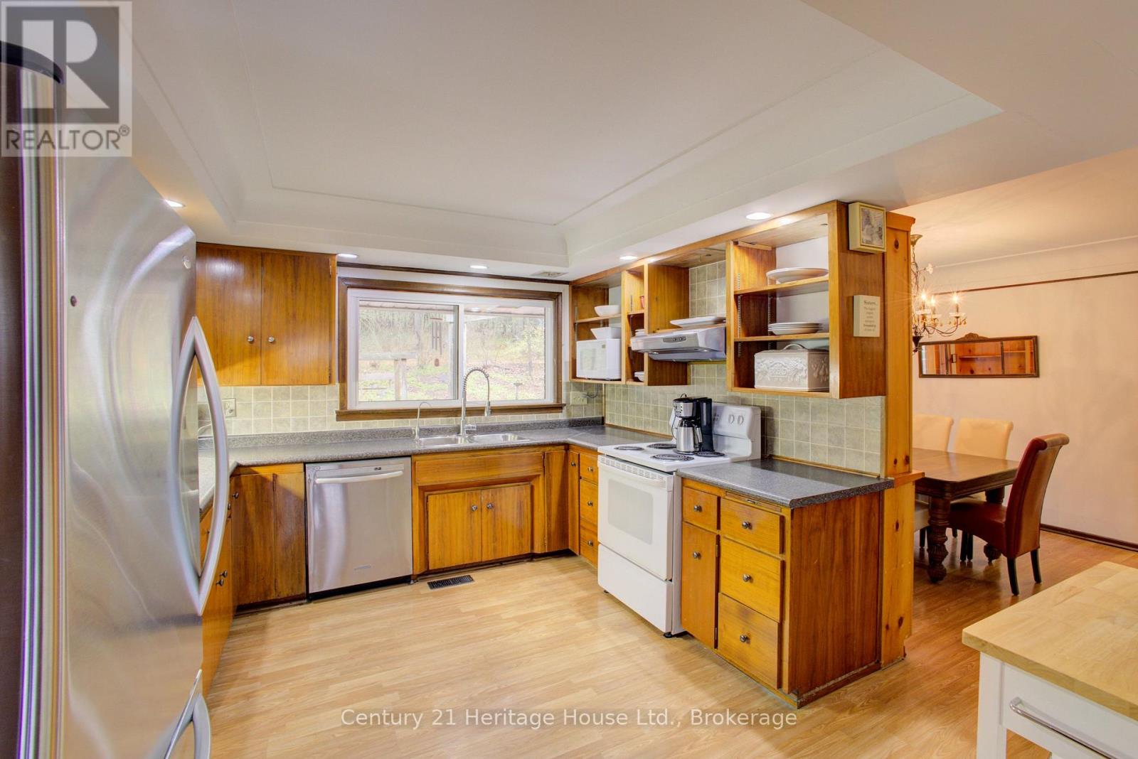 252 DURHAM ROAD W - 10