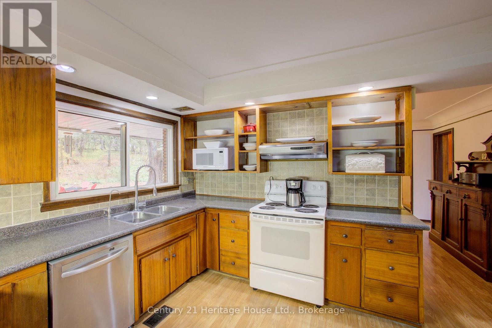 252 DURHAM ROAD W - 11