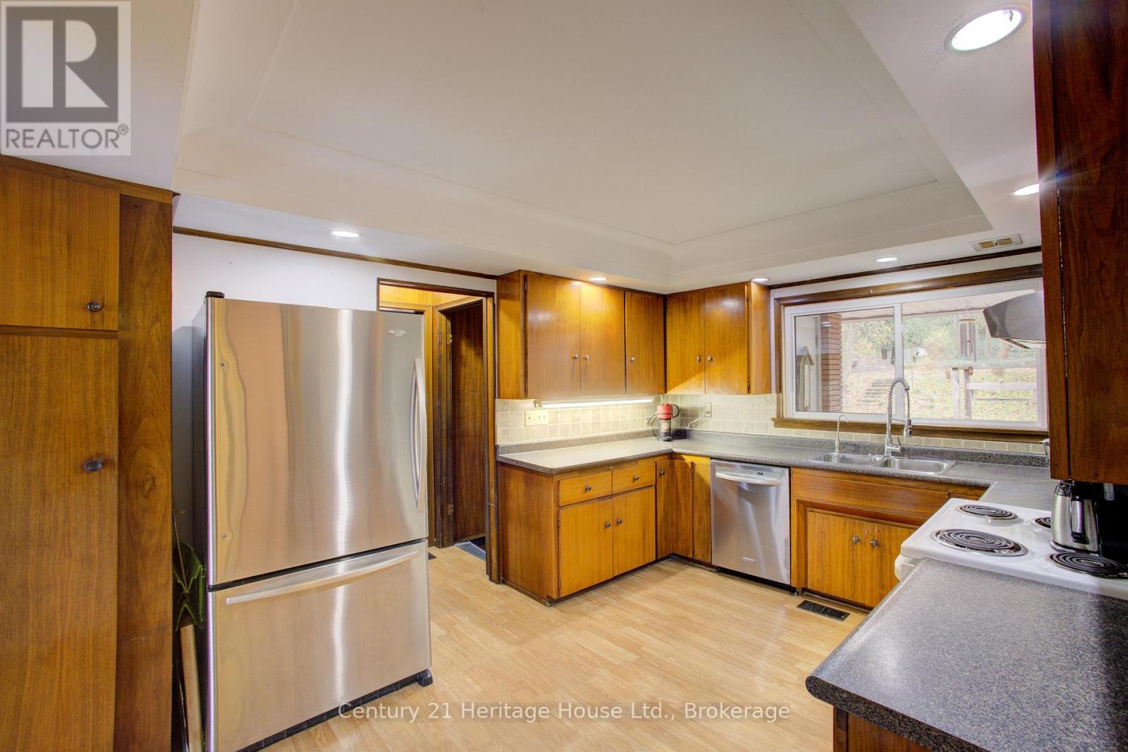 252 DURHAM ROAD W - 13