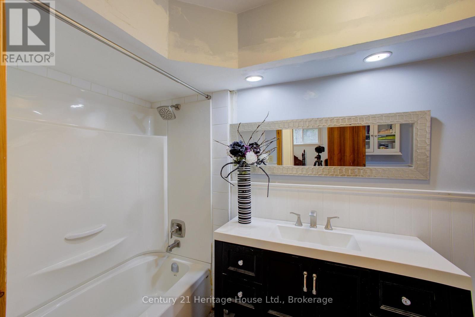 252 DURHAM ROAD W - 21