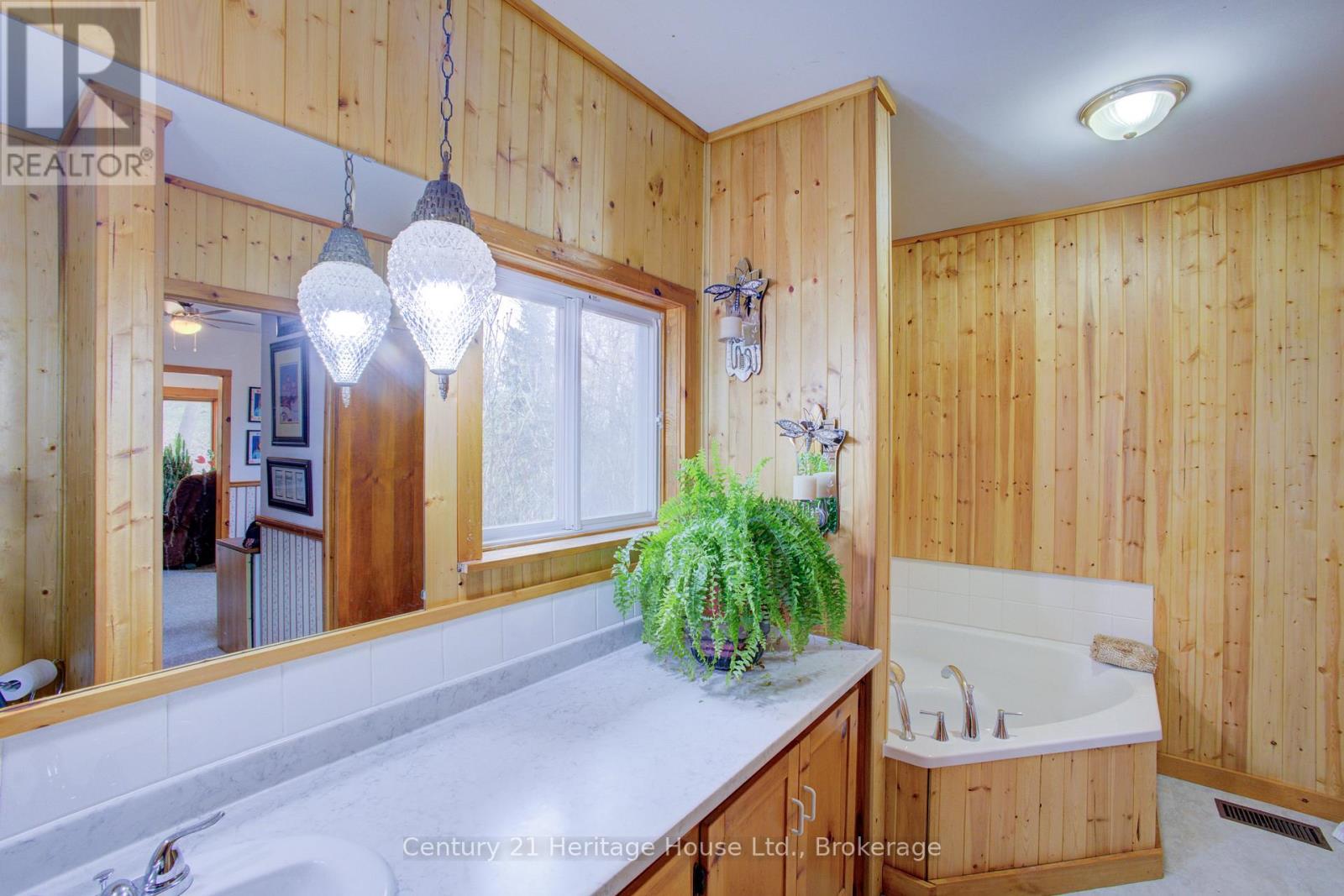 252 DURHAM ROAD W - 28