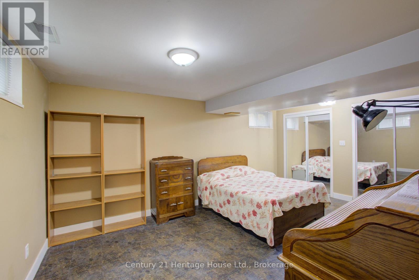 252 DURHAM ROAD W - 38