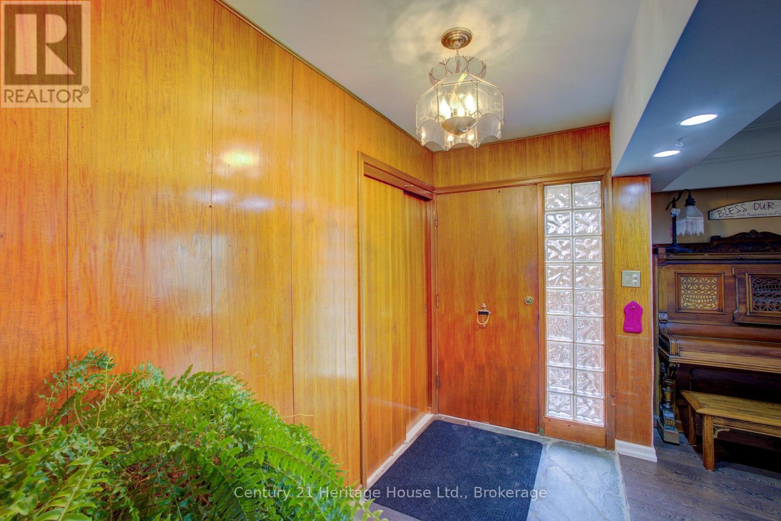 252 DURHAM ROAD W - 4