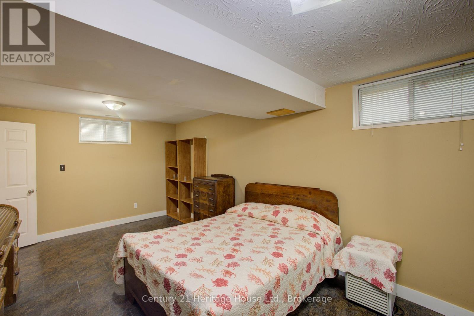 252 DURHAM ROAD W - 40