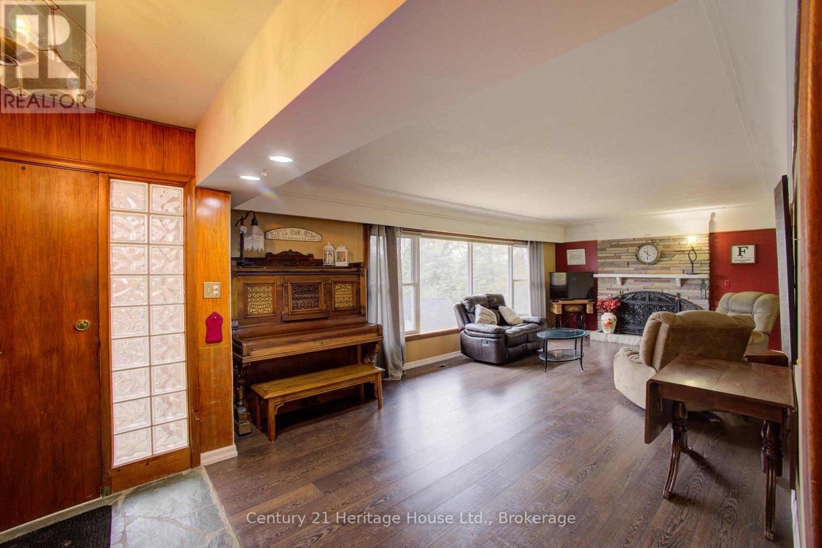 252 DURHAM ROAD W - 5