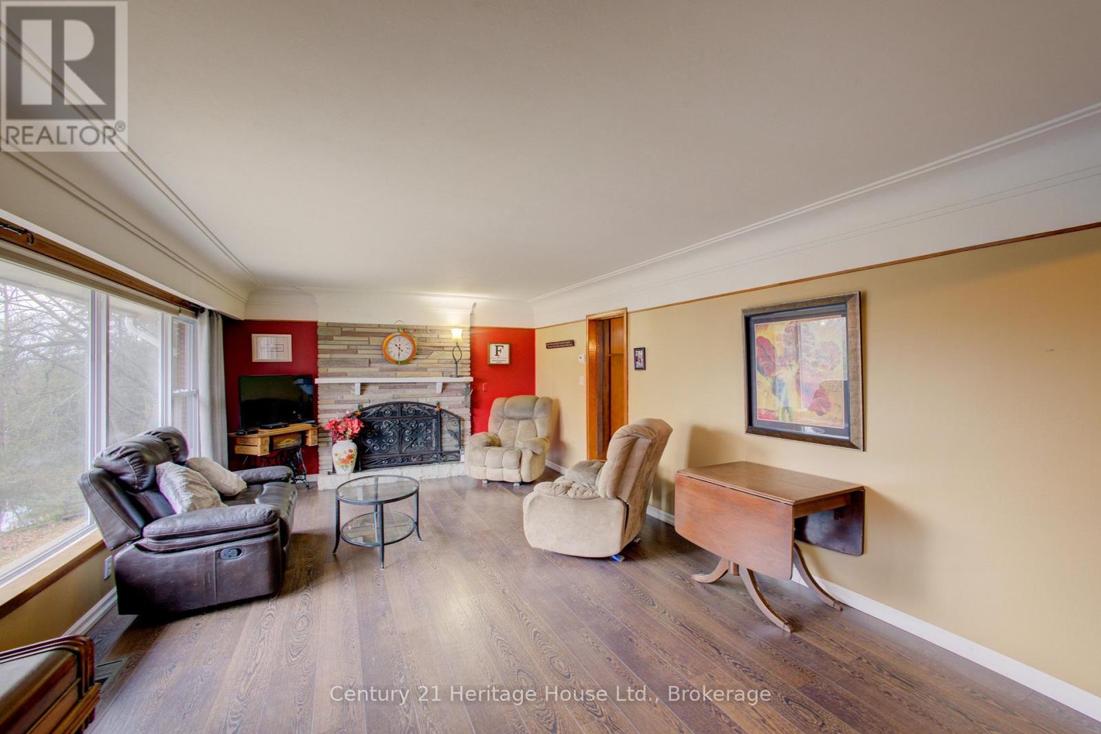 252 DURHAM ROAD W - 6