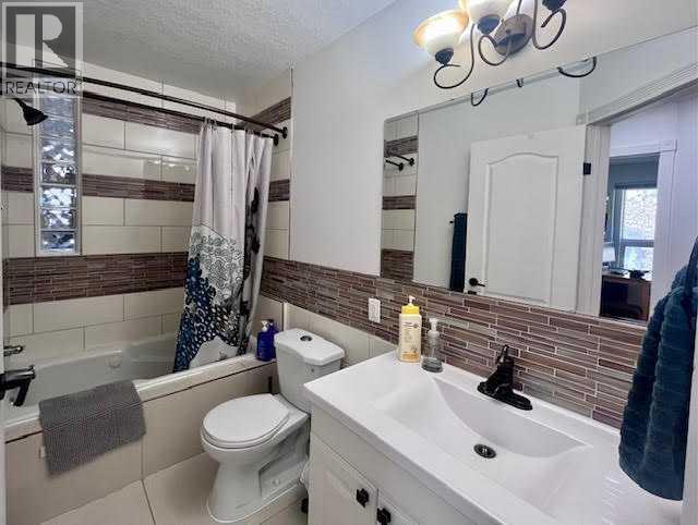 MAIN FLOOR BATHROOM