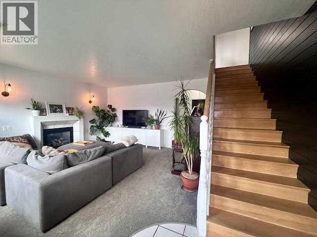129 HUISMAN Crescent — photo 24