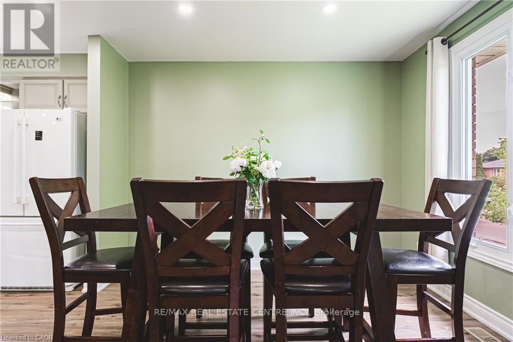 27 LUDLOW CRESCENT - 10