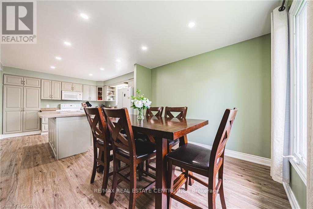 27 LUDLOW CRESCENT - 11