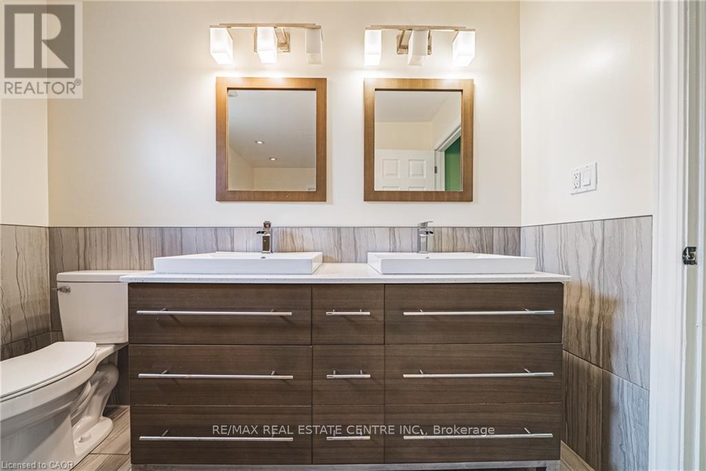 27 LUDLOW CRESCENT - 17