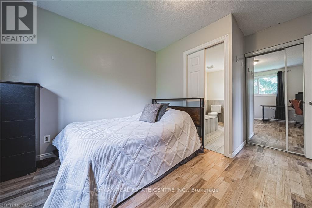 27 LUDLOW CRESCENT - 23