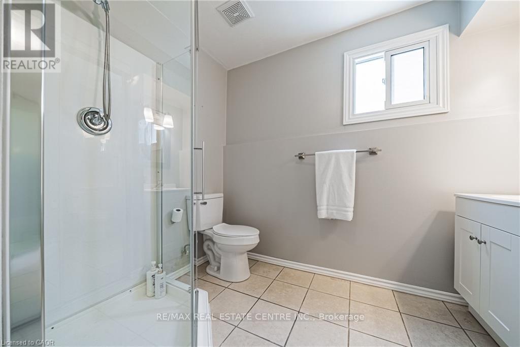 27 LUDLOW CRESCENT - 34