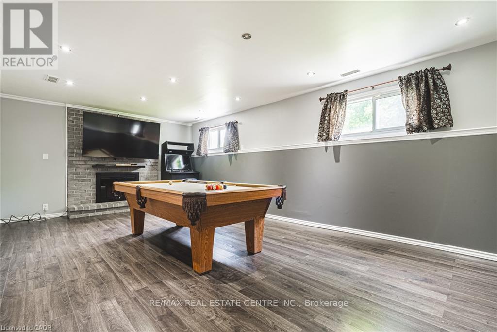 27 LUDLOW CRESCENT - 36