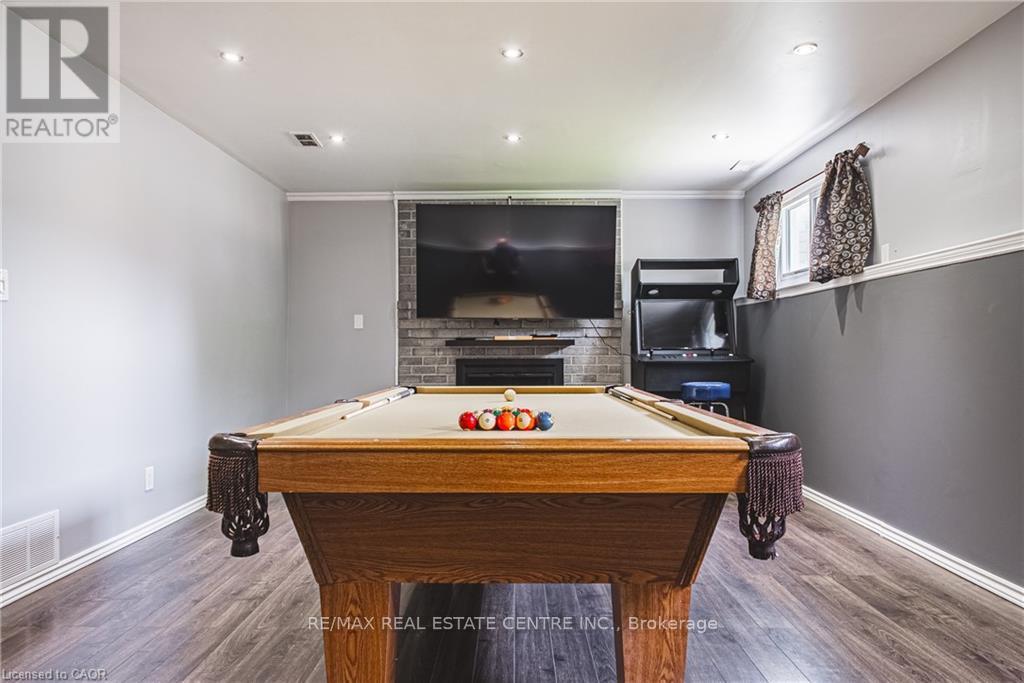 27 LUDLOW CRESCENT - 37