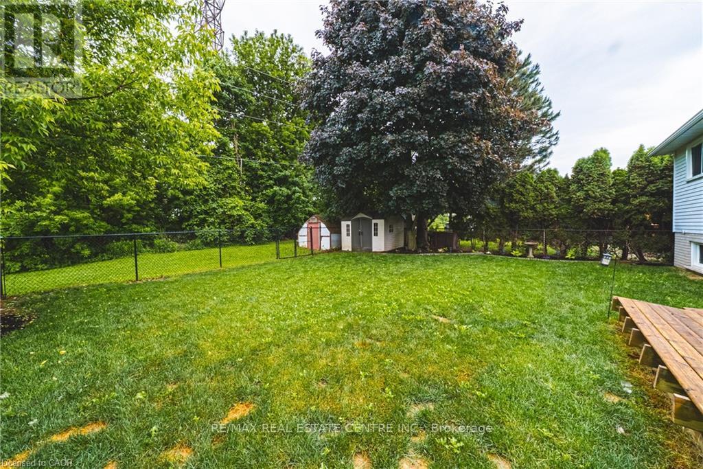27 LUDLOW CRESCENT - 39