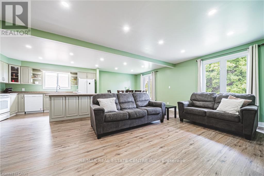27 LUDLOW CRESCENT - 4