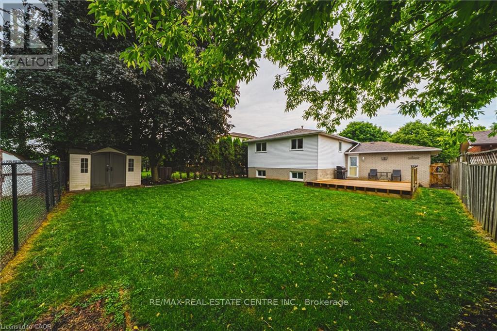 27 LUDLOW CRESCENT - 40