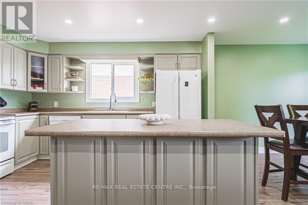 27 LUDLOW CRESCENT - 7