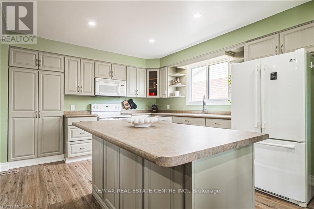 27 LUDLOW CRESCENT - 8