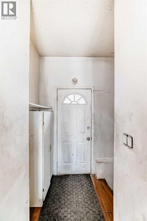 Separate Rear Entry to Basement Suite