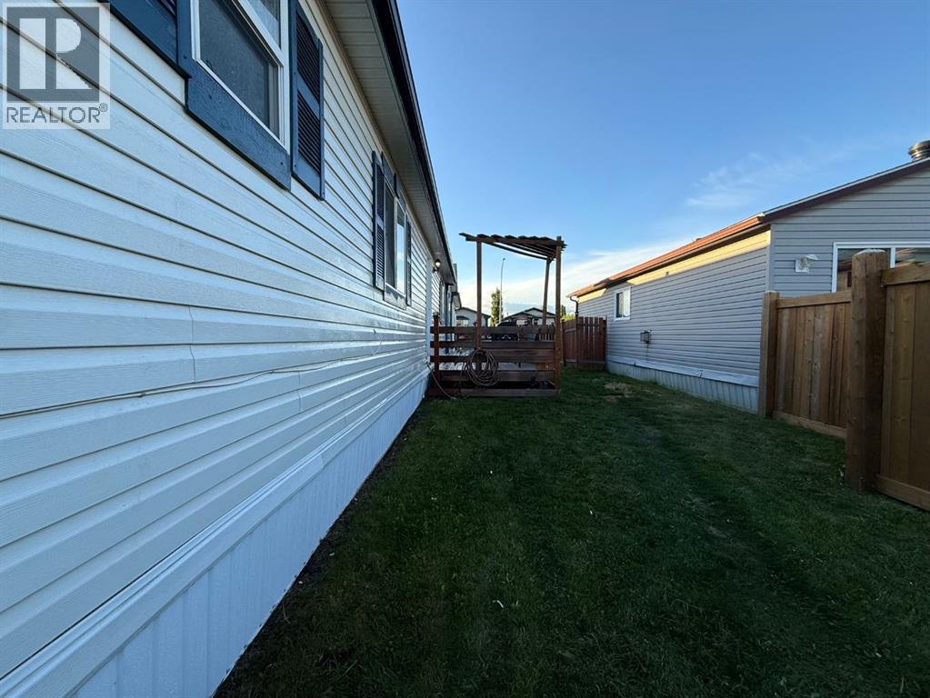 9005 90 Avenue — photo 24