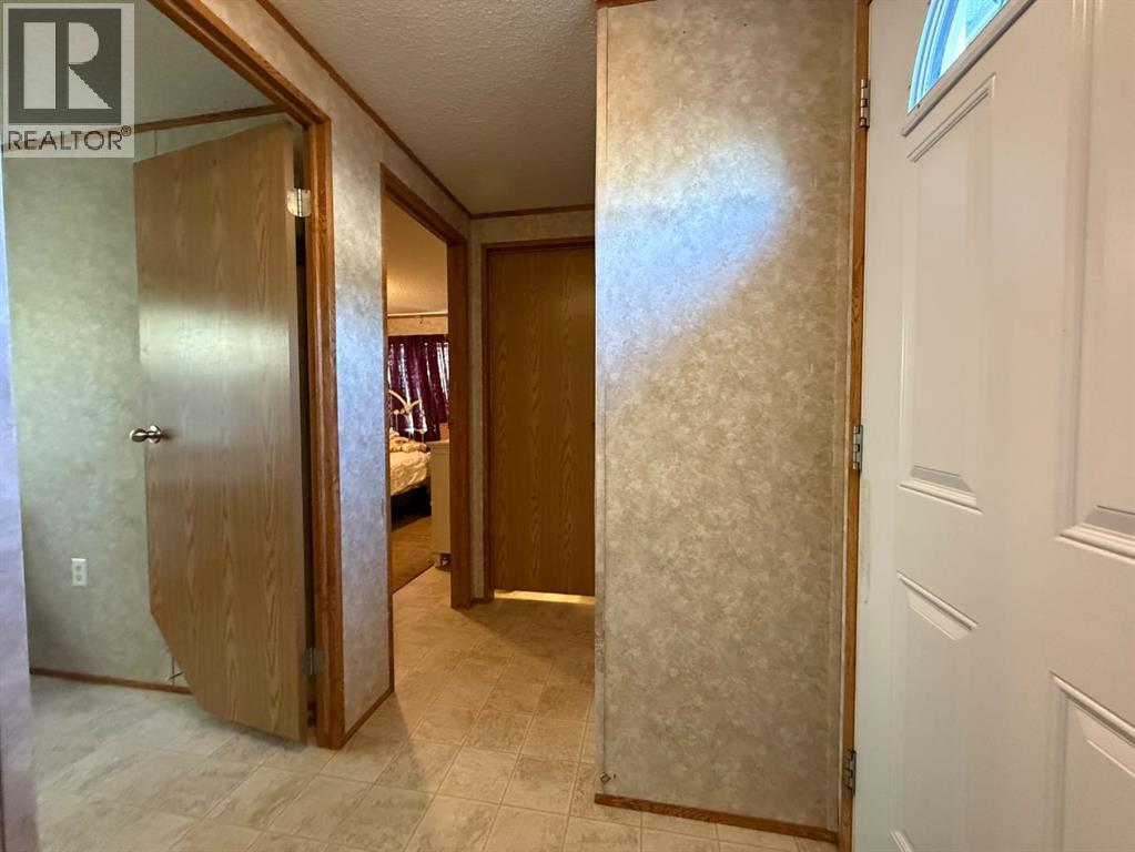 9005 90 Avenue - photo 3