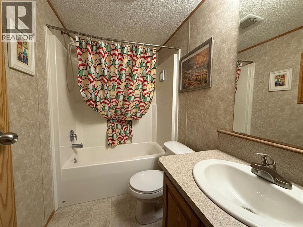 9005 90 Avenue - photo 4
