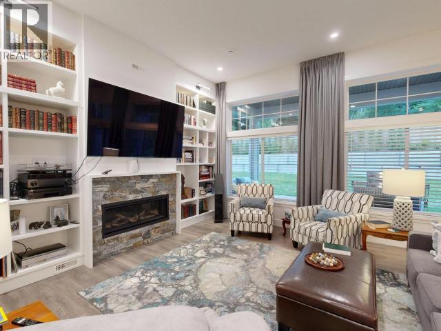 4048 SATURNA AVE, Powell River