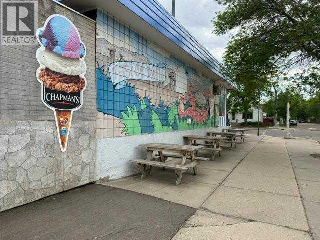 202 2 Street W - photo 2