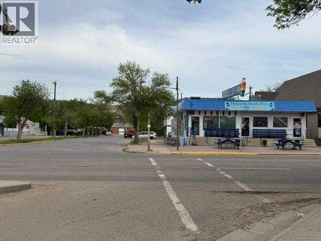 202 2 Street W — photo 24