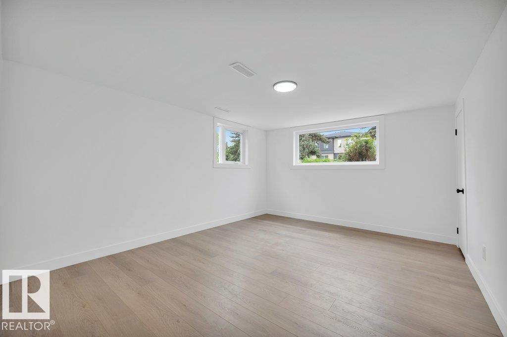 8712 89 AV NW — photo 35