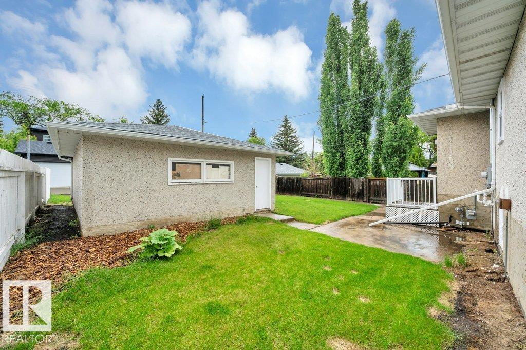 8712 89 AV NW — photo 41